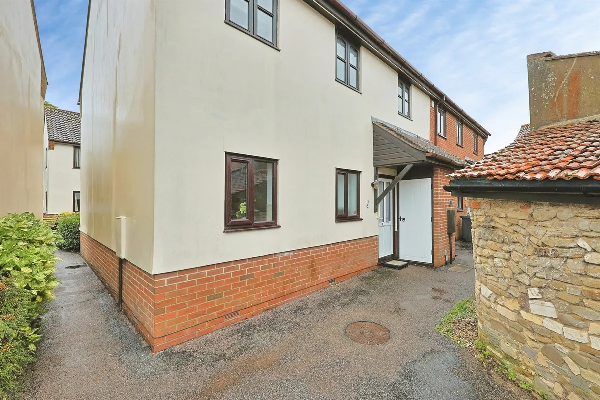 Middleton Court, Wymondham