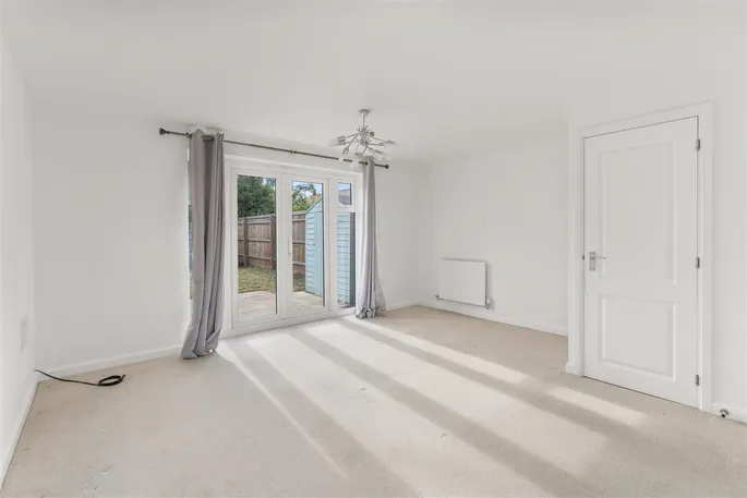 Property carousel image 3