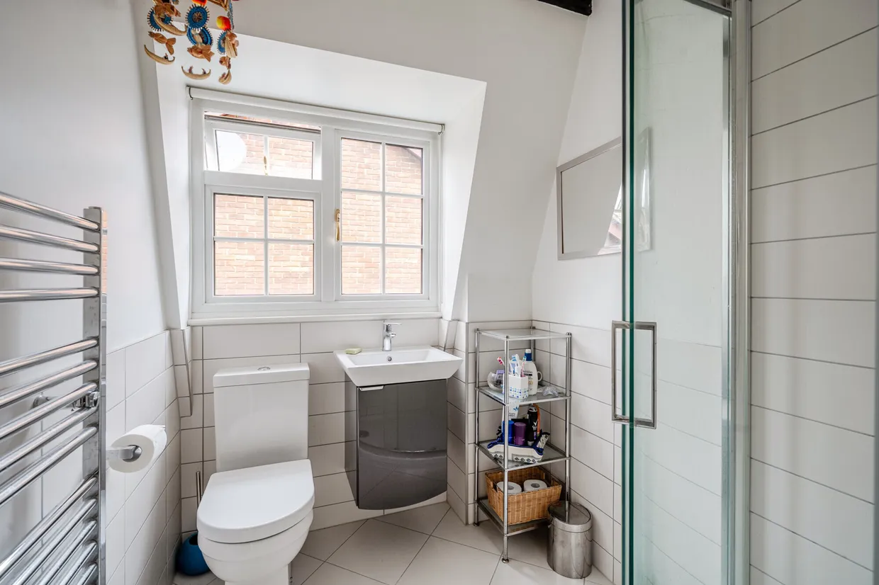 Lancaster Avenue, Farnham, GU9 photo 19