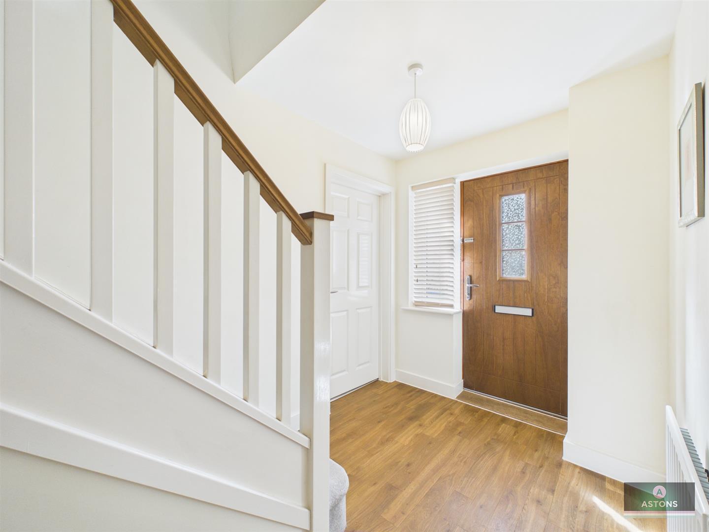 Clifton Close, Faygate, Horsham Image 7