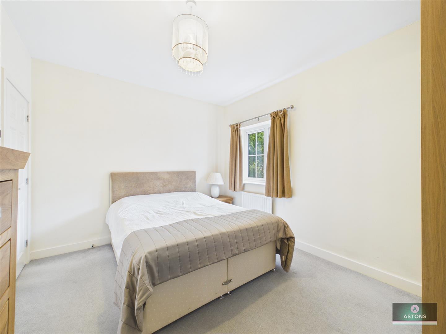 Clifton Close, Faygate, Horsham Image 10