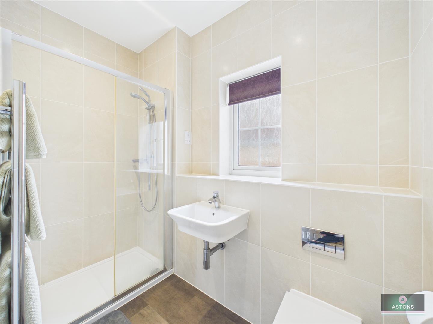 Clifton Close, Faygate, Horsham Image 11