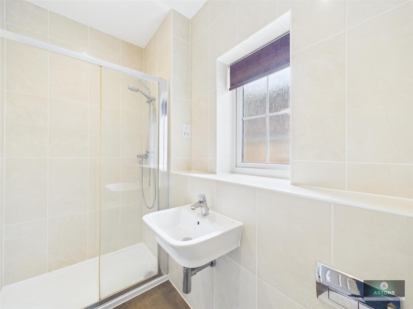 Clifton Close, Faygate, Horsham Image 12