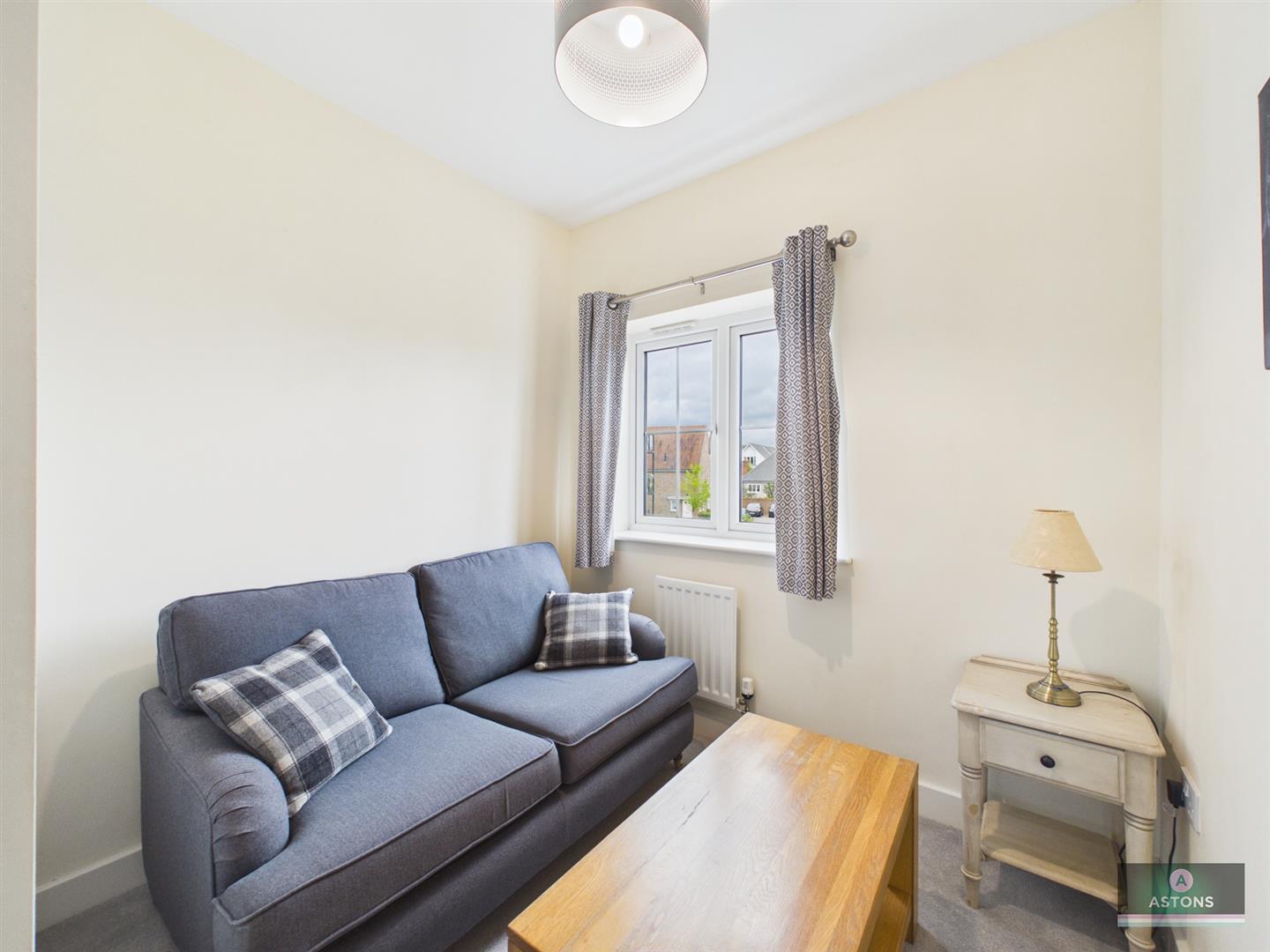 Clifton Close, Faygate, Horsham Image 15