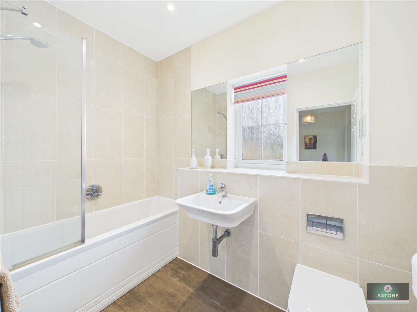 Clifton Close, Faygate, Horsham Image 16