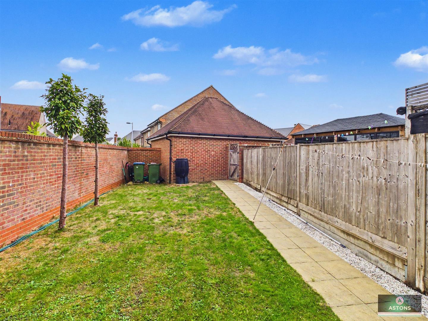 Clifton Close, Faygate, Horsham Image 17