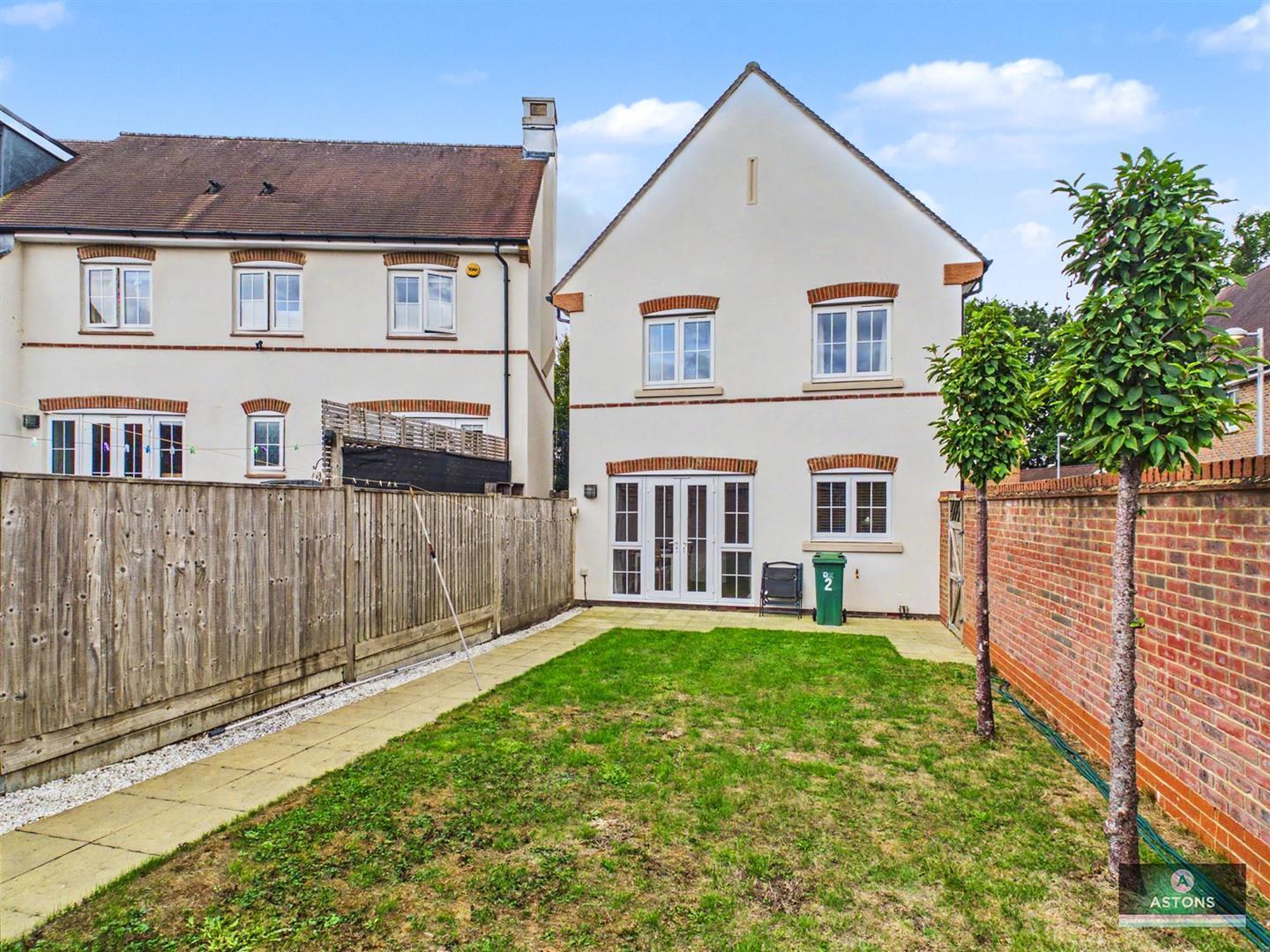 Clifton Close, Faygate, Horsham Image 18