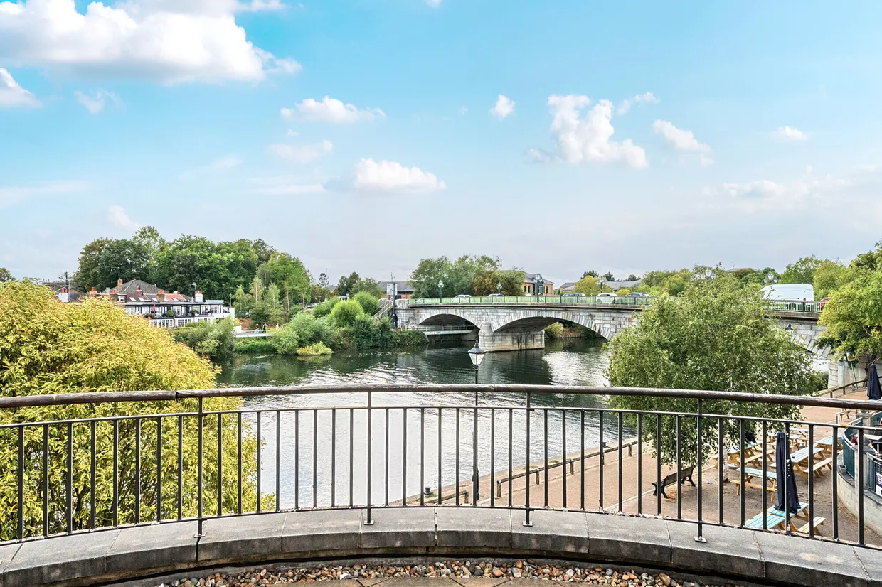 Clarence Street, Staines-Upon-Thames, TW18 photo 2
