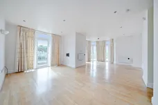 Clarence Street, Staines-Upon-Thames, TW18 photo 3