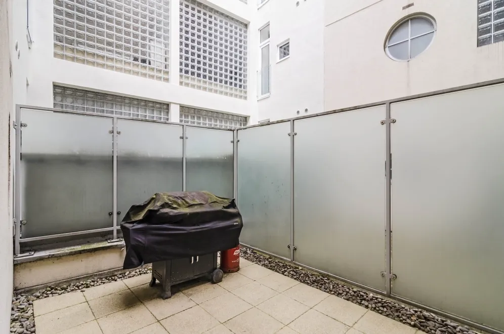 12 Leyden Street London E1 photo 3