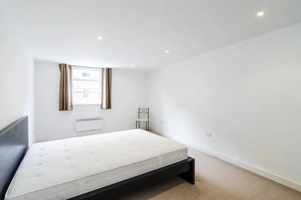 12 Leyden Street London E1 photo 5