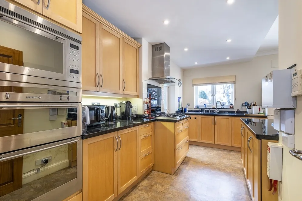 Sandbourne Avenue London SW19 photo 6