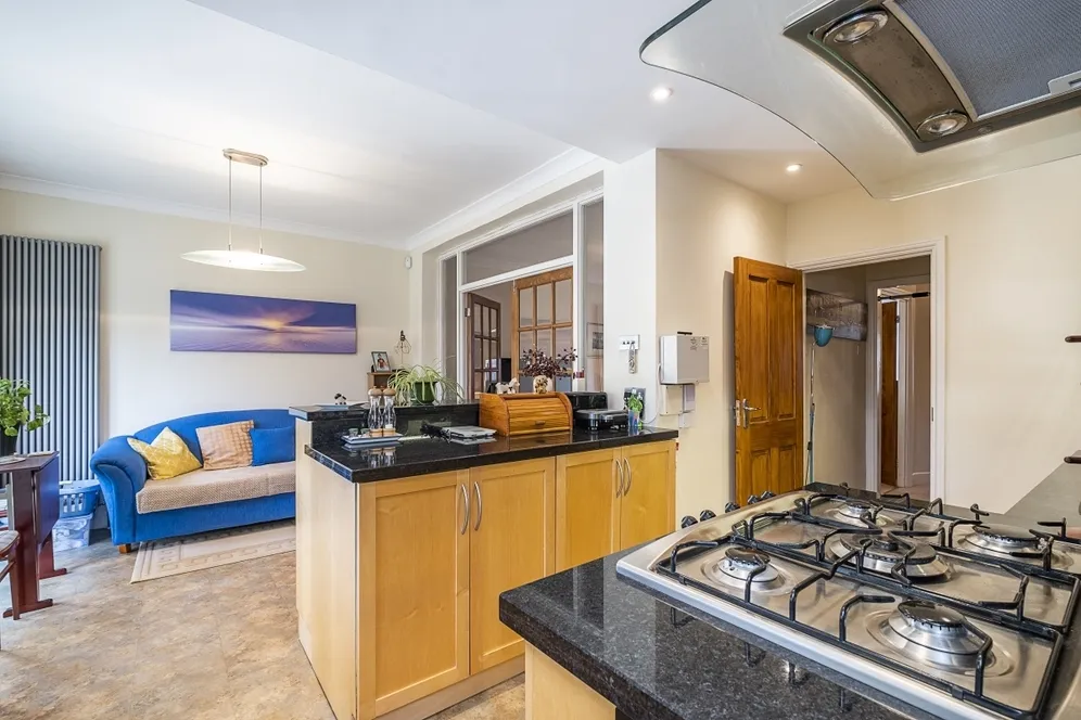 Sandbourne Avenue London SW19 photo 9