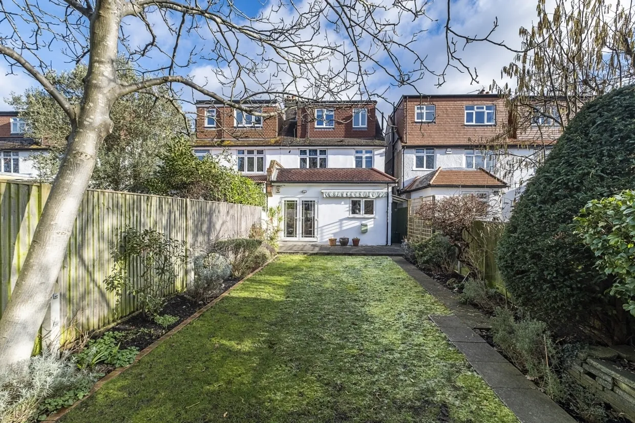 Sandbourne Avenue London SW19 photo 18