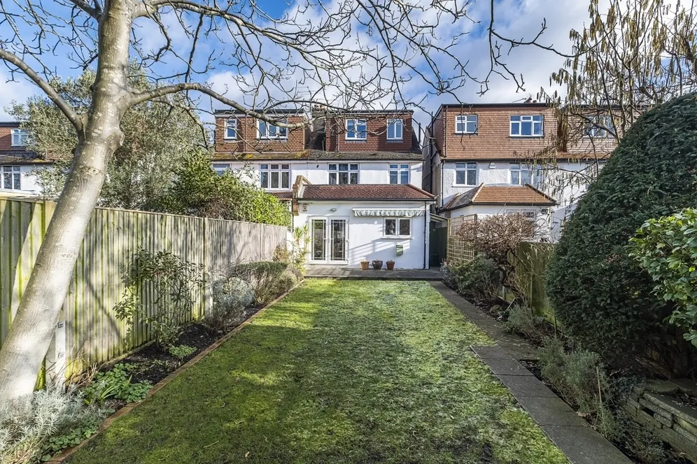 Sandbourne Avenue London SW19 photo 18