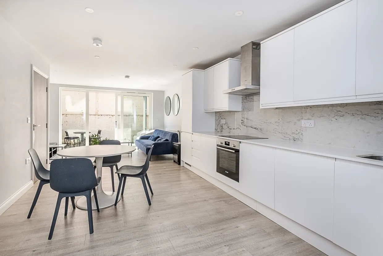 Wells Walk, E7 photo 4