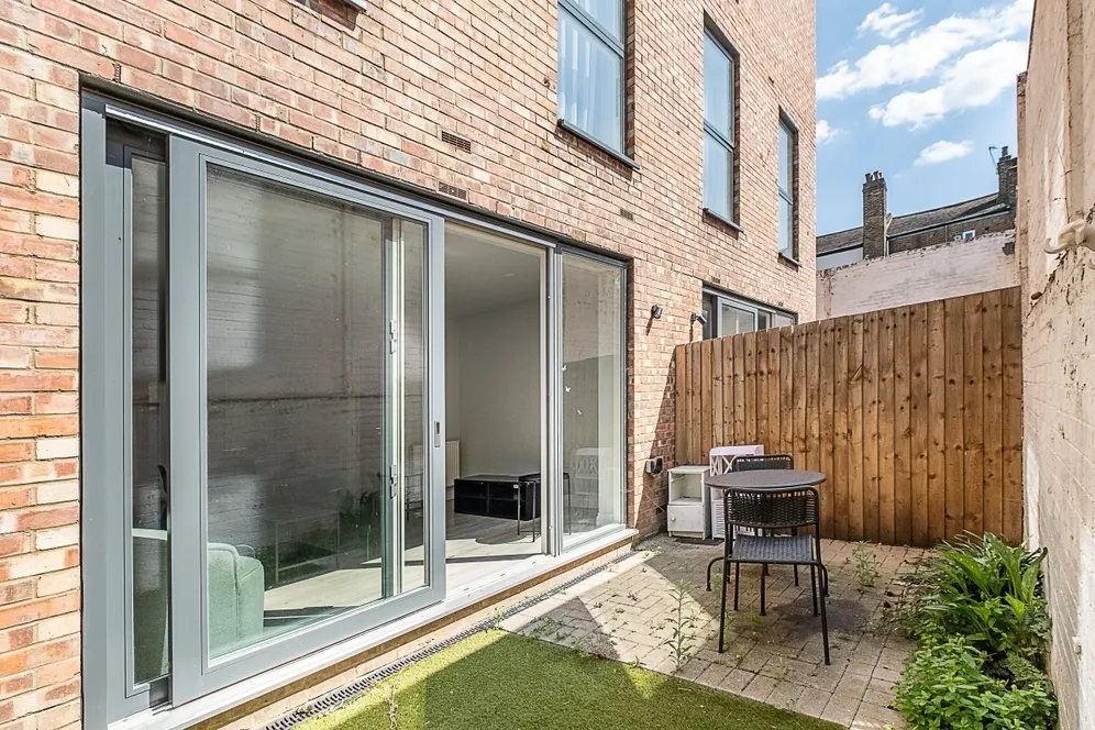 Wells Walk, E7 photo 6