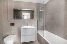 Wells Walk, E7 photo 9