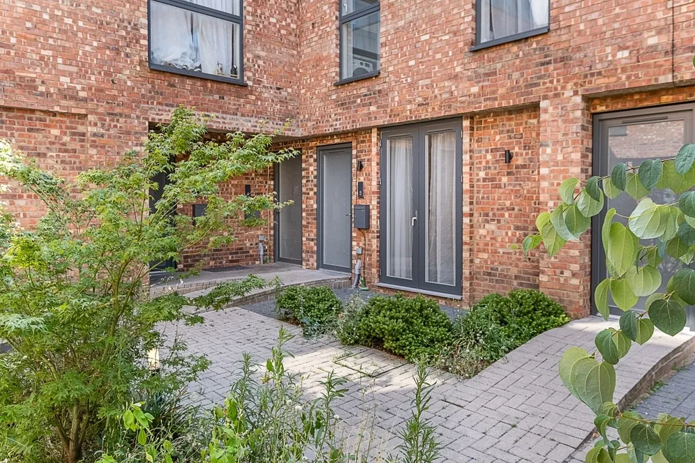 Wells Walk, E7 photo 14