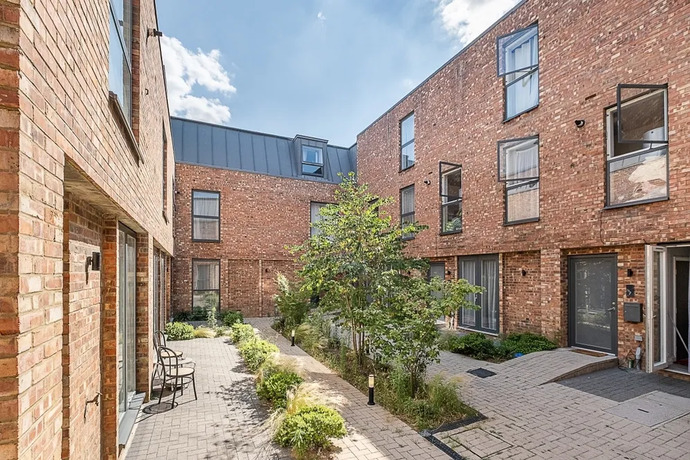 Wells Walk, E7 photo 15