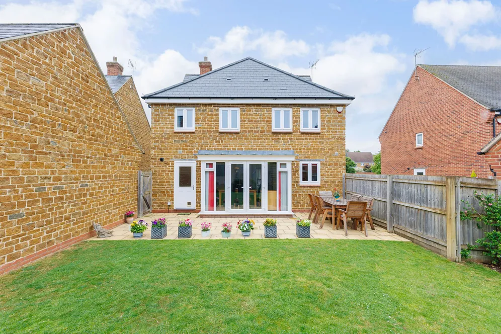 Centenary Road, Middleton Cheney, OX17 photo 7