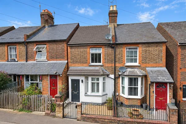 Storey Street, Apsley, Hemel Hempstead, Hertfordshire, HP3 9SG