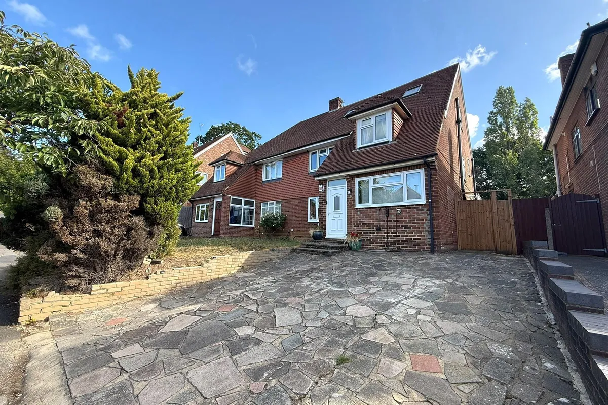 The Glen, ENFIELD