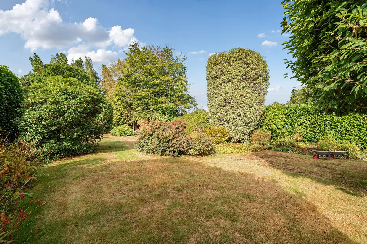 Hamm Court, WEYBRIDGE, KT13 photo 4