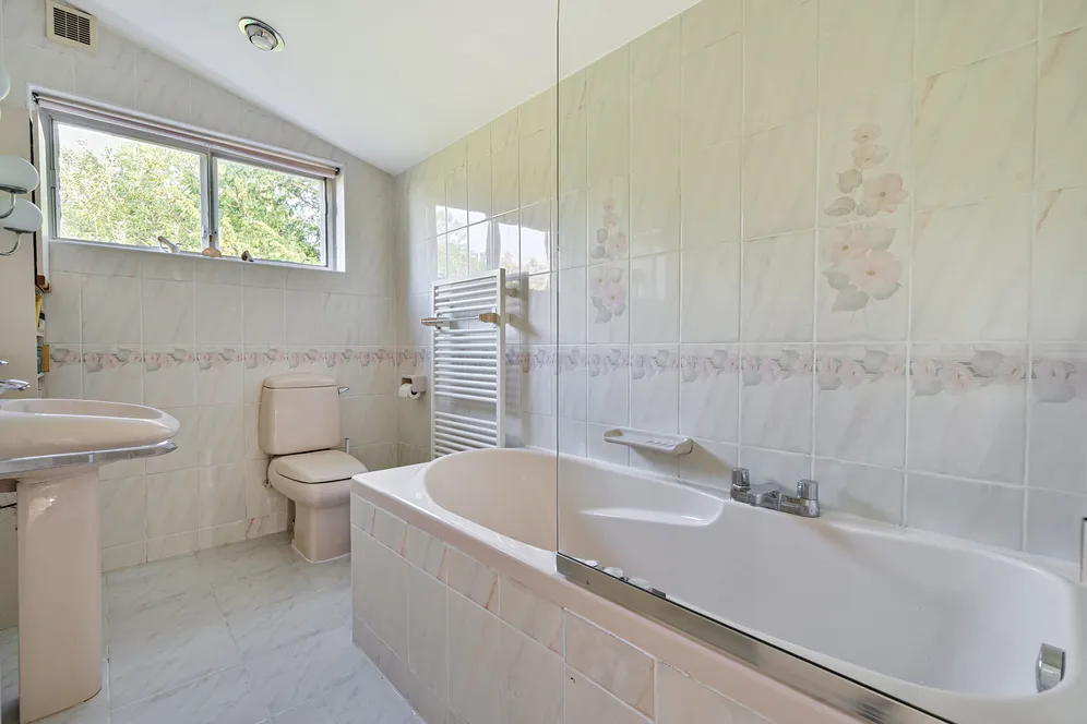 Hamm Court, WEYBRIDGE, KT13 photo 9