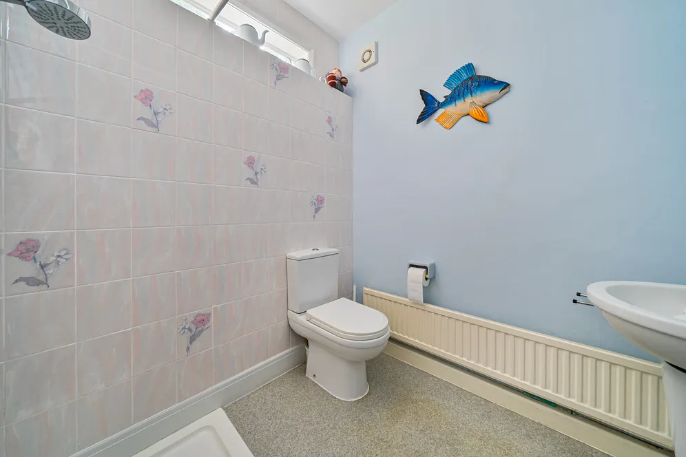 Hamm Court, WEYBRIDGE, KT13 photo 18