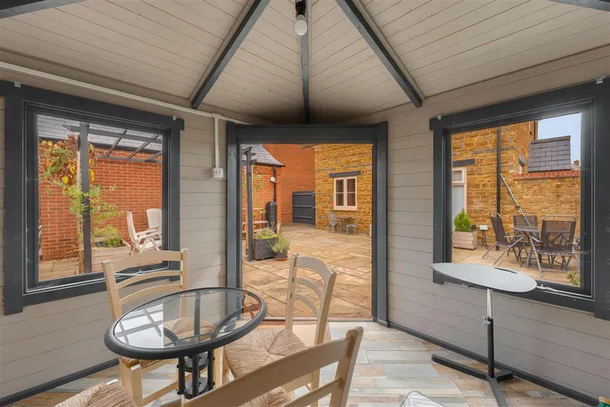Property carousel image 11