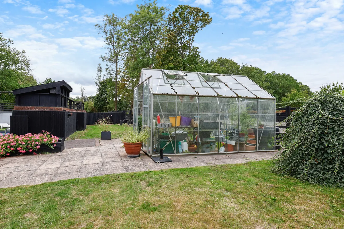 Broadbridge Lane, Smallfield, Horley, Surrey, RH6