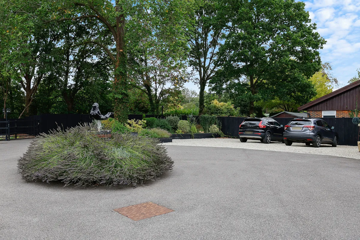 Broadbridge Lane, Smallfield, Horley, Surrey, RH6