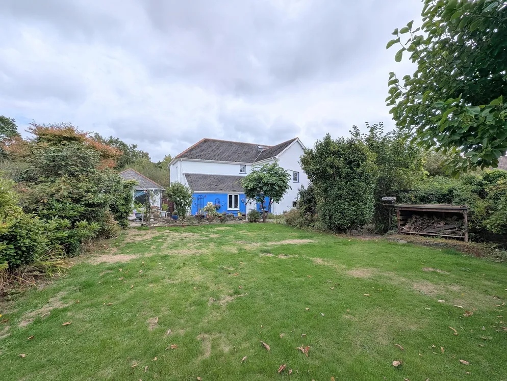 Property carousel item 4