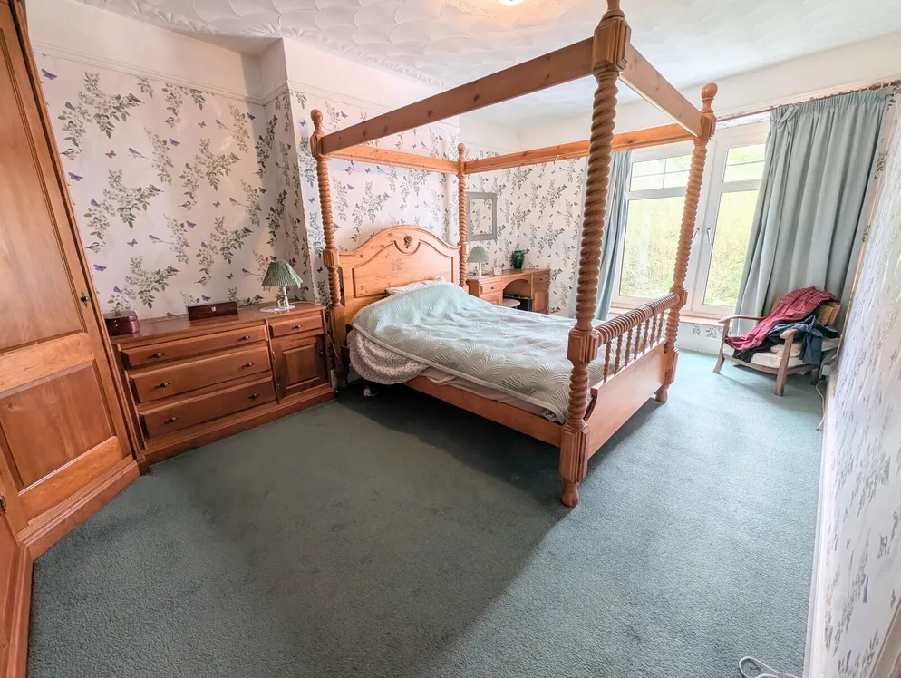 Property carousel item 13