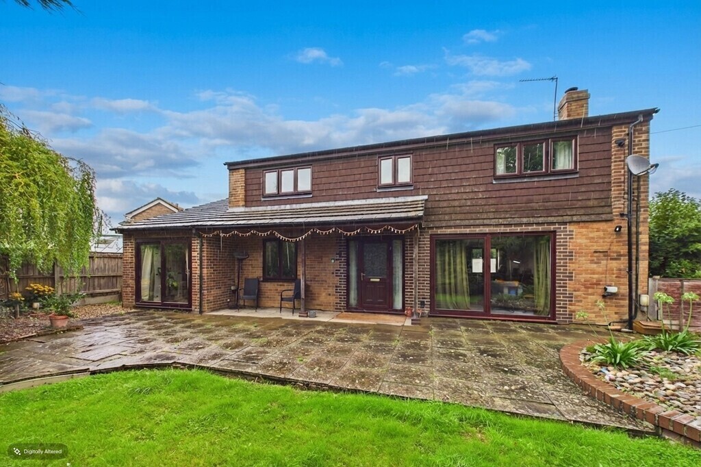 Sycamore Close, Loddon, Norwich Image 1