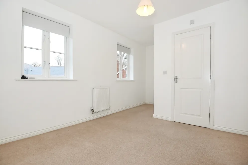 Winton Close, Winchester SO22 photo 6