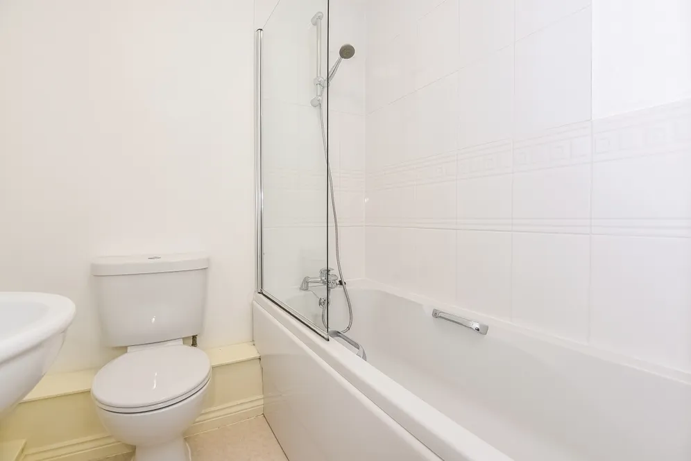Winton Close, Winchester SO22 photo 8