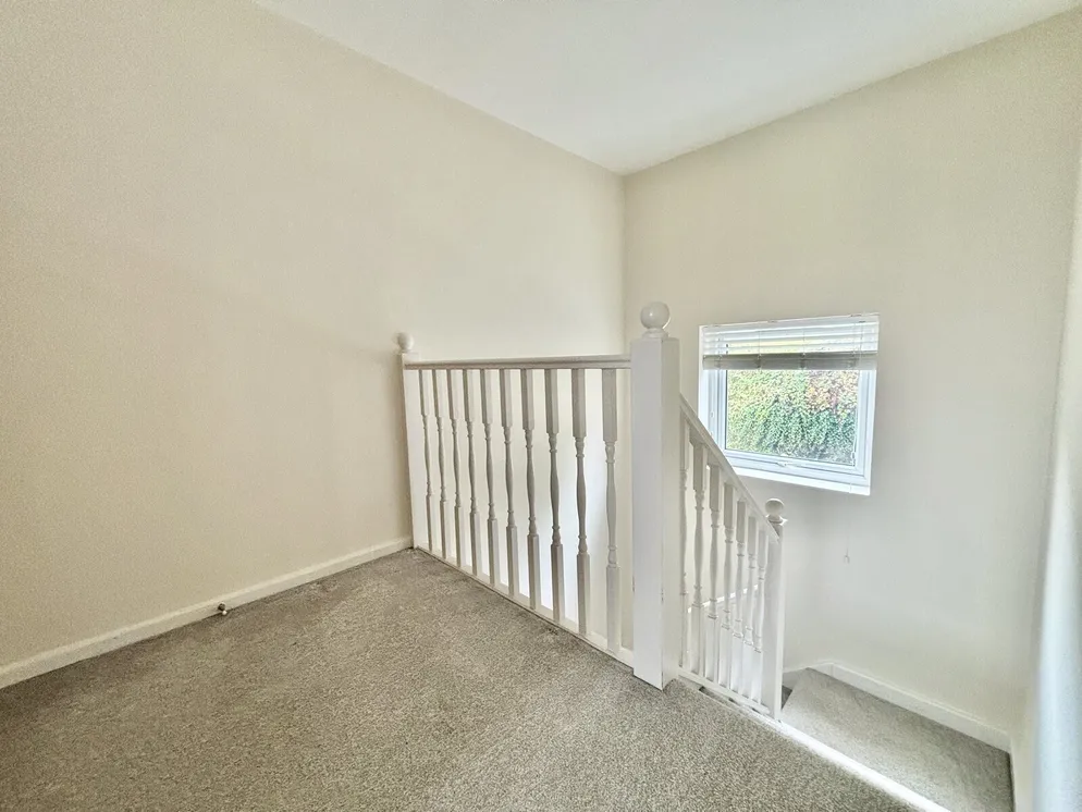 Property carousel item 6