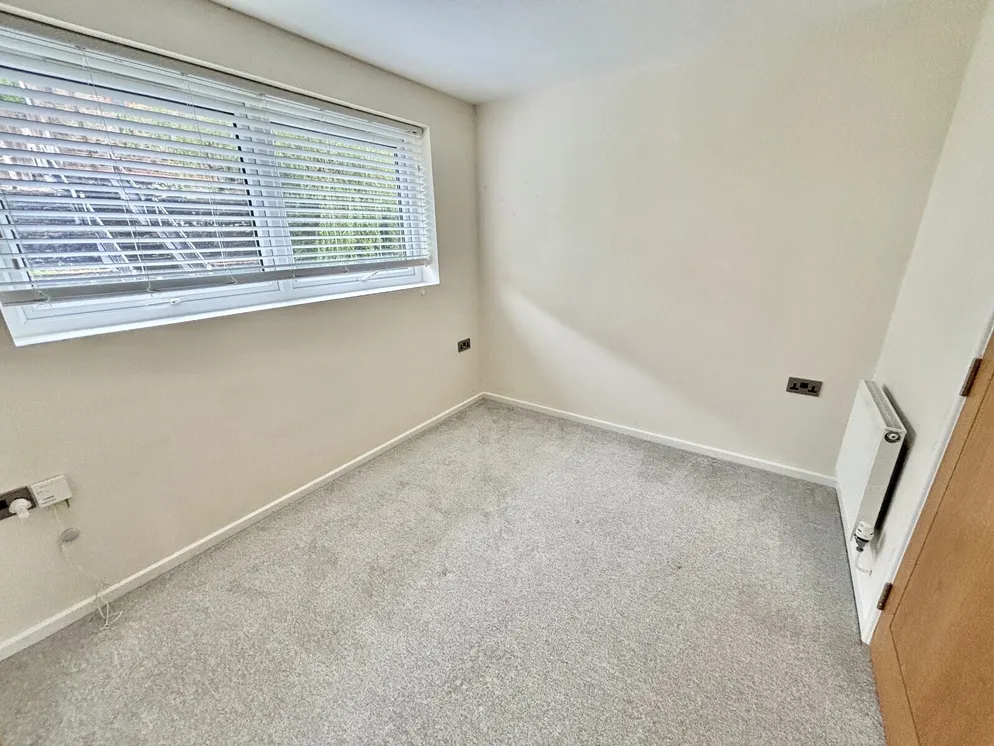 Property carousel item 9