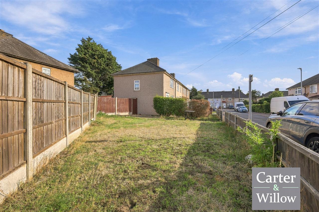 Rothwell Gardens, Dagenham, Essex Image 3