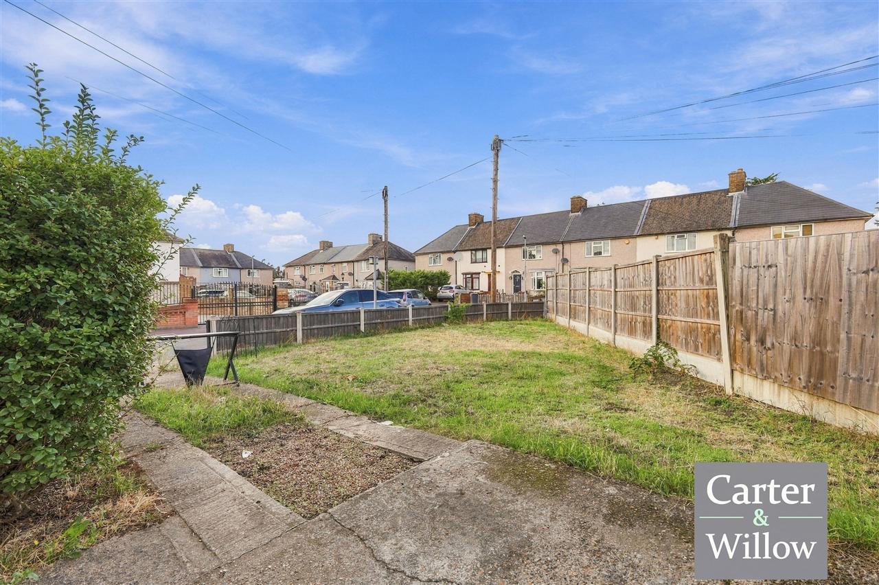 Rothwell Gardens, Dagenham, Essex Image 4