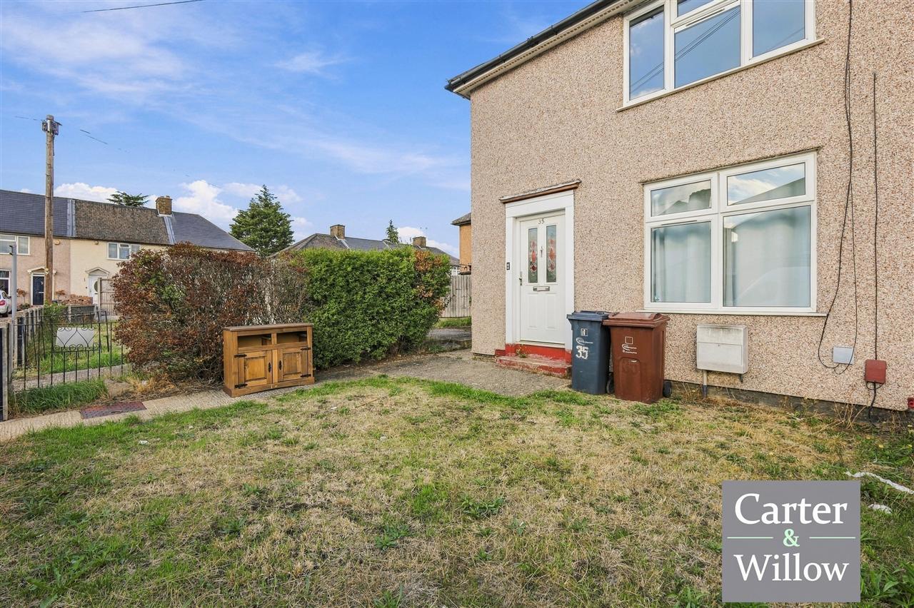 Rothwell Gardens, Dagenham, Essex Image 5