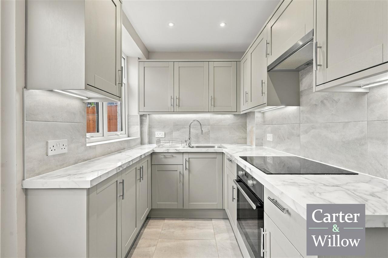 Rothwell Gardens, Dagenham, Essex Image 8