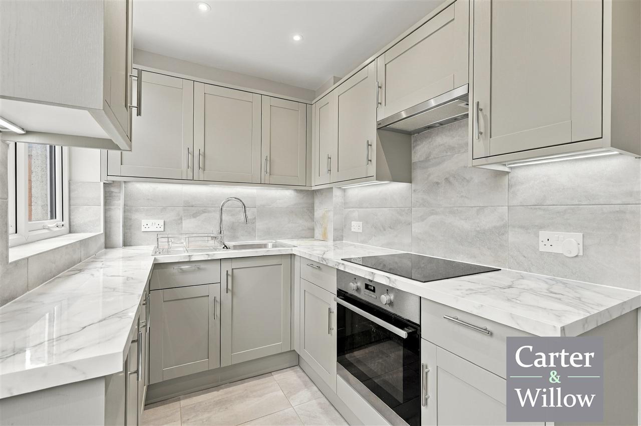 Rothwell Gardens, Dagenham, Essex Image 9