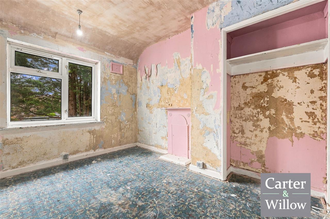 Rothwell Gardens, Dagenham, Essex Image 16