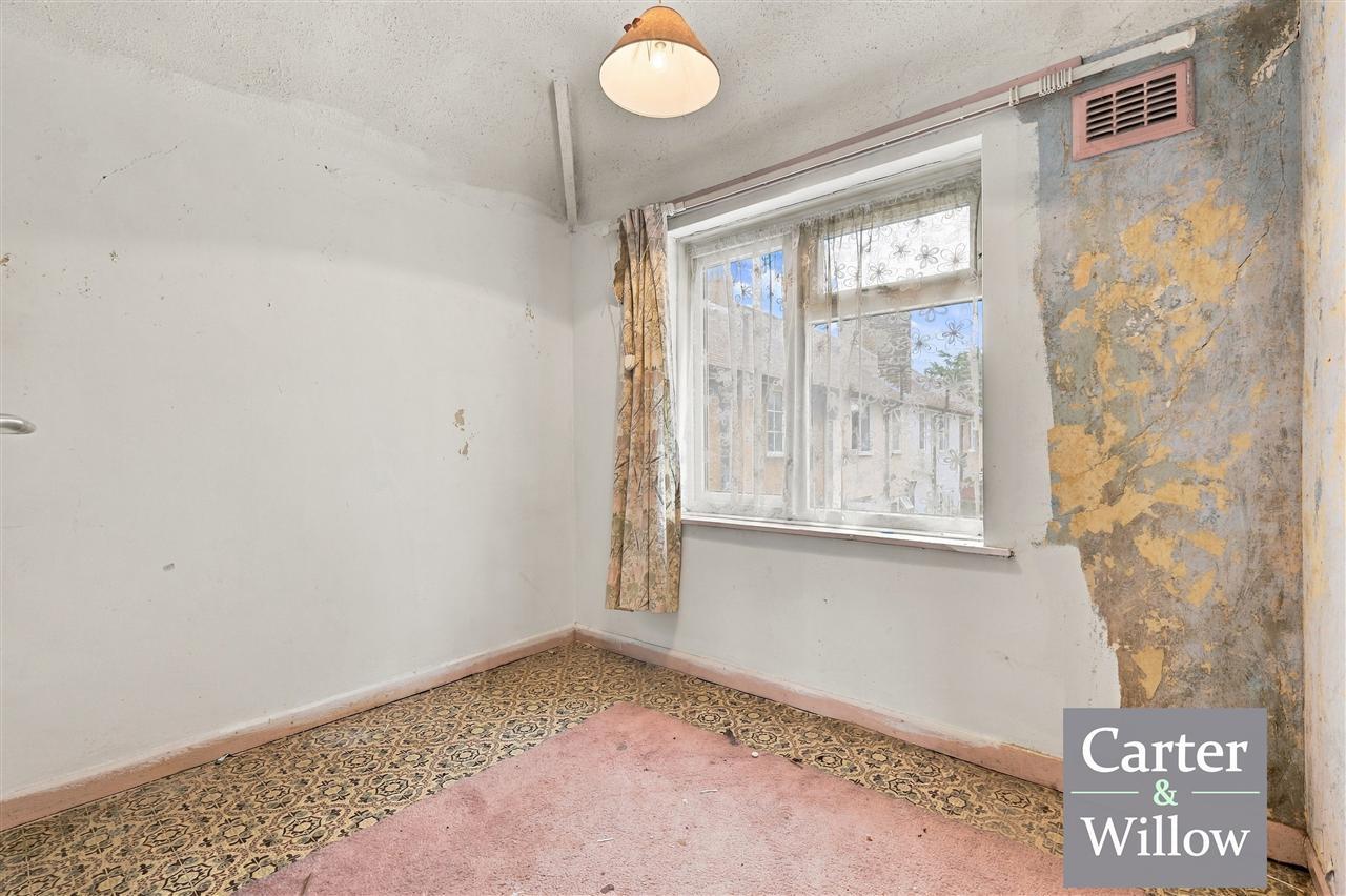 Rothwell Gardens, Dagenham, Essex Image 18