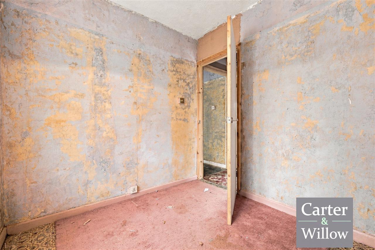 Rothwell Gardens, Dagenham, Essex Image 19