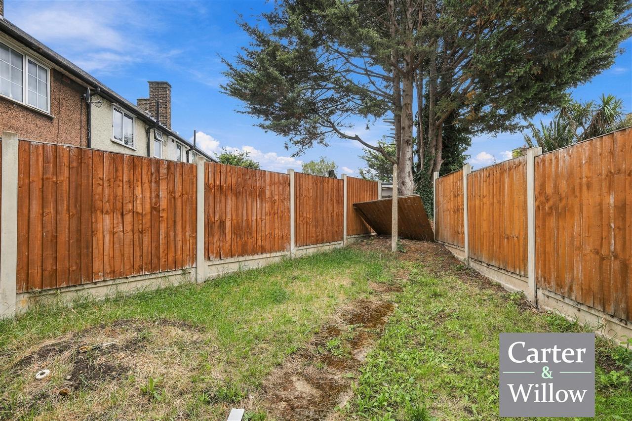 Rothwell Gardens, Dagenham, Essex Image 20
