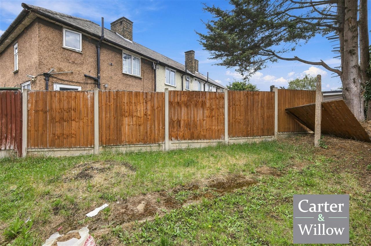 Rothwell Gardens, Dagenham, Essex Image 21